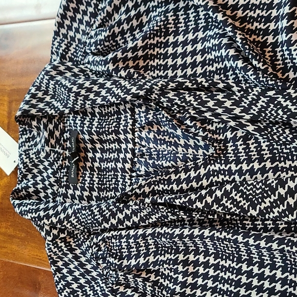 Banana Republic Tie Neck Houndstooth Print Blouse - Picture 4 of 12